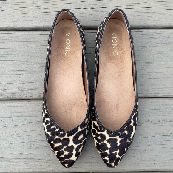 ✨Vionic Leopard Print Flats✨ - Picture 6 of 10